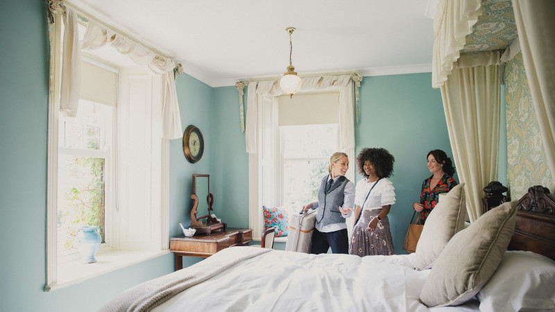 Last-Minute Holiday Preparation: Interior House Painting